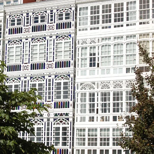 Gallerie vetrate della Marina di A Coruña – simbolo architettonico della città del mare