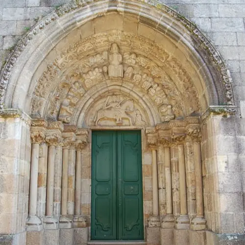 Porta della chiesa di Santo Domingo a Betanzos - Tour Privato